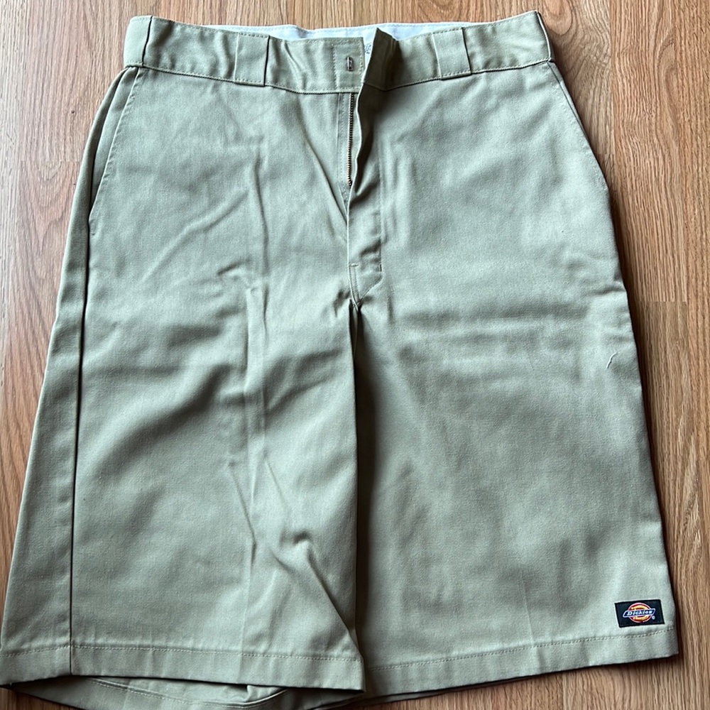 Loose Fit Dickies Tan Shorts Size 34 Men (Never Worn)